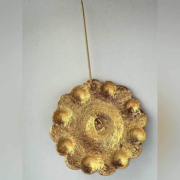 Rare CHANEL Flower design pearl Brooch pin Gold Plated artificial Pearl Gold - Picture 2 of 7